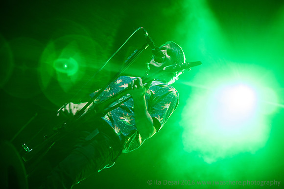 Ash Supoort Weezer @ Wembley Arena 28/10/2017