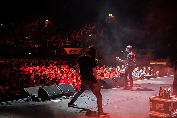 Ash Supoort Weezer @ Wembley Arena 28/10/2017
