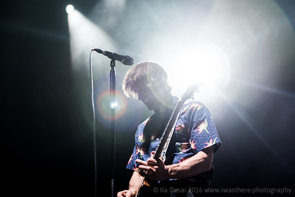 Ash Supoort Weezer @ Wembley Arena 28/10/2017