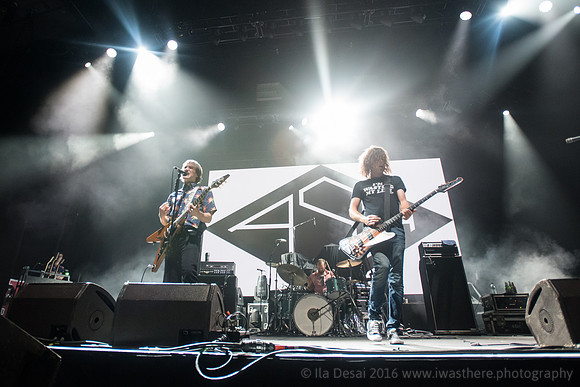 Ash Supoort Weezer @ Wembley Arena 28/10/2017