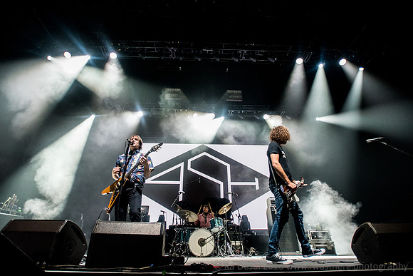 Ash Supoort Weezer @ Wembley Arena 28/10/2017