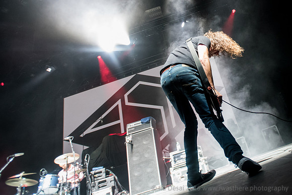 Ash Supoort Weezer @ Wembley Arena 28/10/2017
