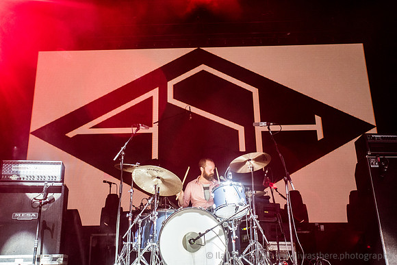 Ash Supoort Weezer @ Wembley Arena 28/10/2017