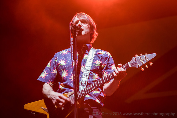 Ash Supoort Weezer @ Wembley Arena 28/10/2017