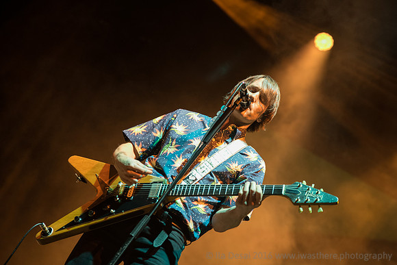 Ash Supoort Weezer @ Wembley Arena 28/10/2017